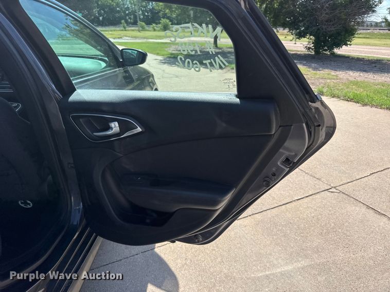 image for item FB7441 2015 Chrysler 200 
