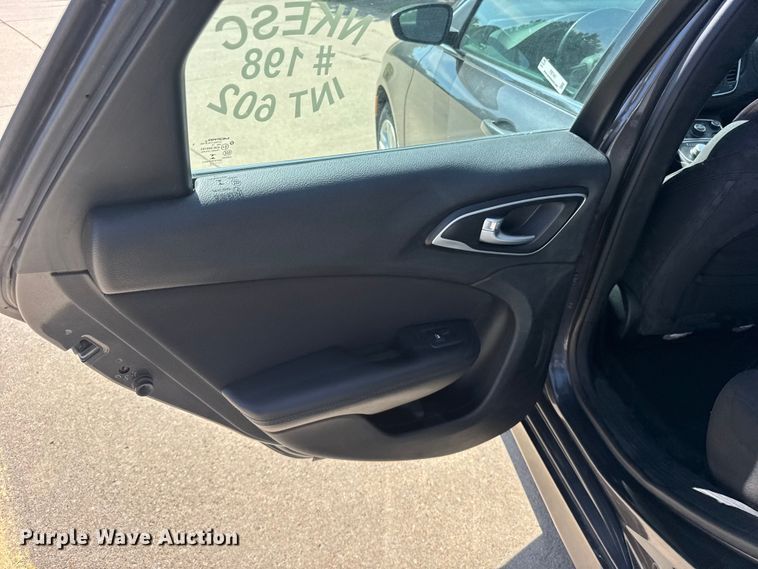 image for item FB7441 2015 Chrysler 200 