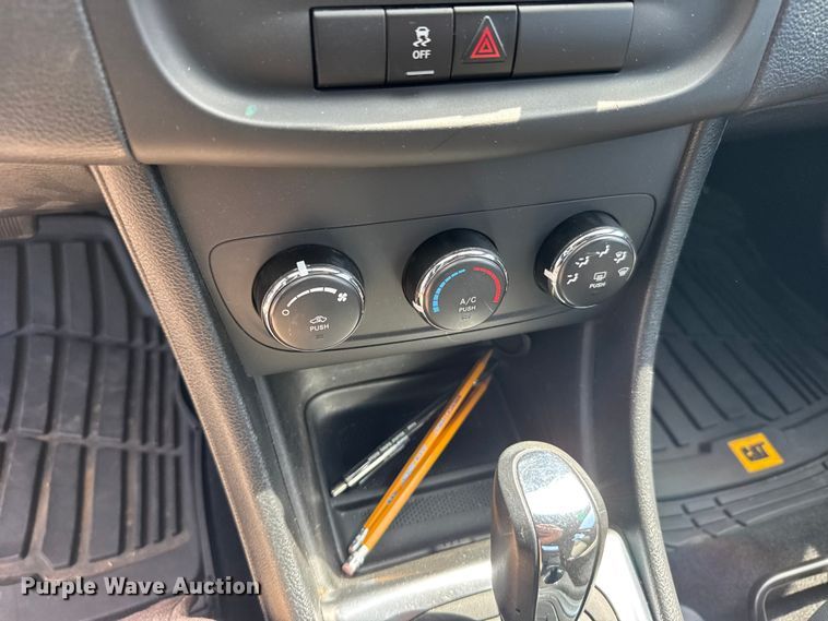 image for item FB7442 2013 Dodge Avenger 