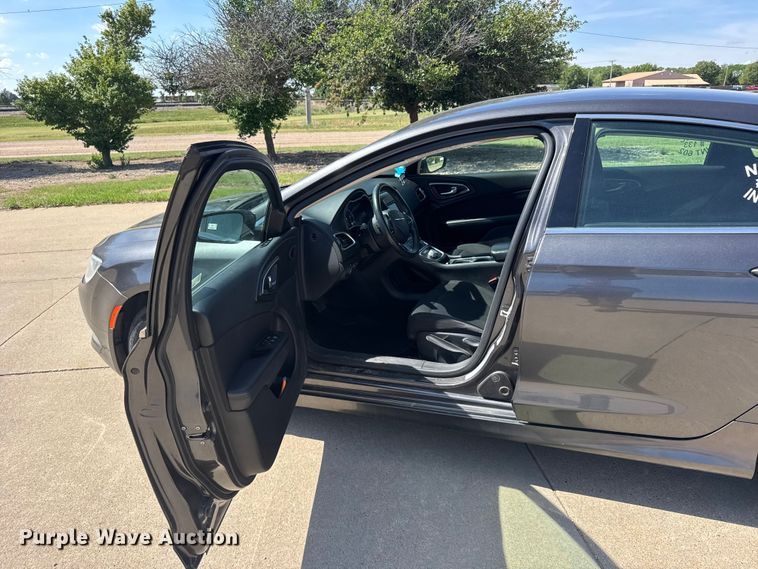 image for item FB7443 2016 Chrysler 200 