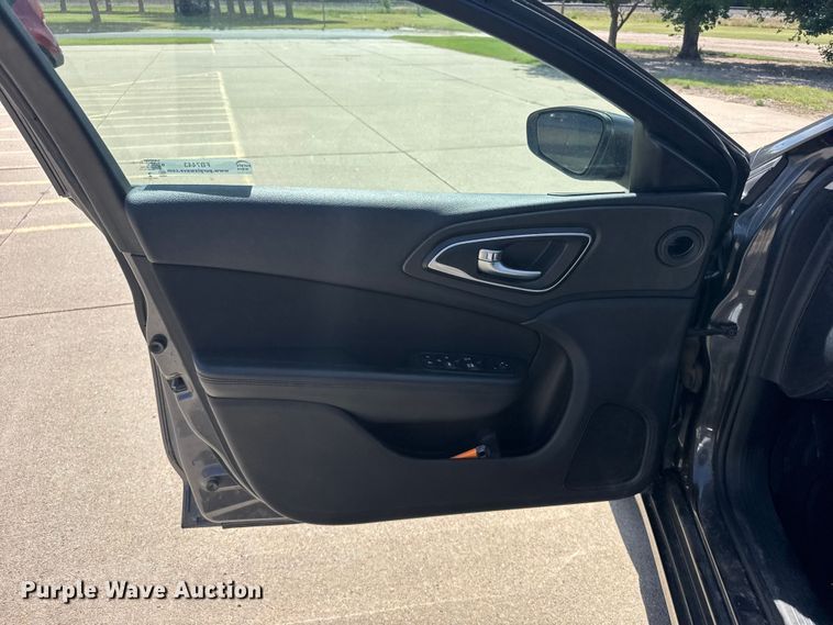 image for item FB7443 2016 Chrysler 200 