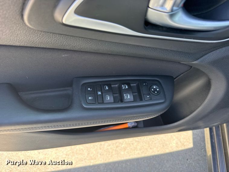 image for item FB7443 2016 Chrysler 200 