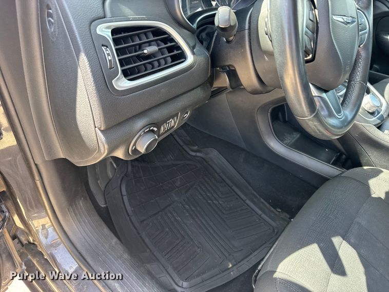 image for item FB7443 2016 Chrysler 200 