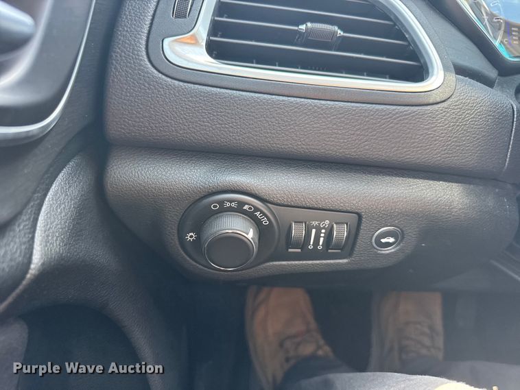 image for item FB7443 2016 Chrysler 200 