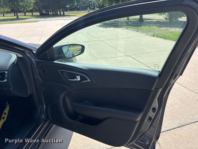 image for item FB7443 2016 Chrysler 200 