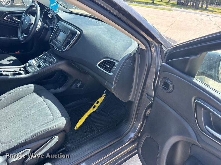image for item FB7443 2016 Chrysler 200 