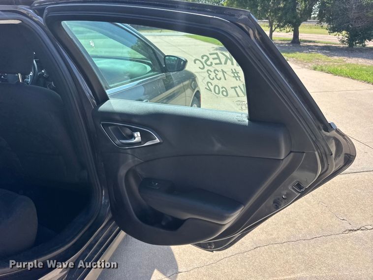 image for item FB7443 2016 Chrysler 200 