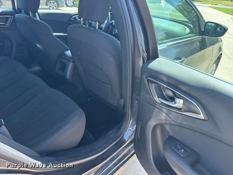 image for item FB7443 2016 Chrysler 200 