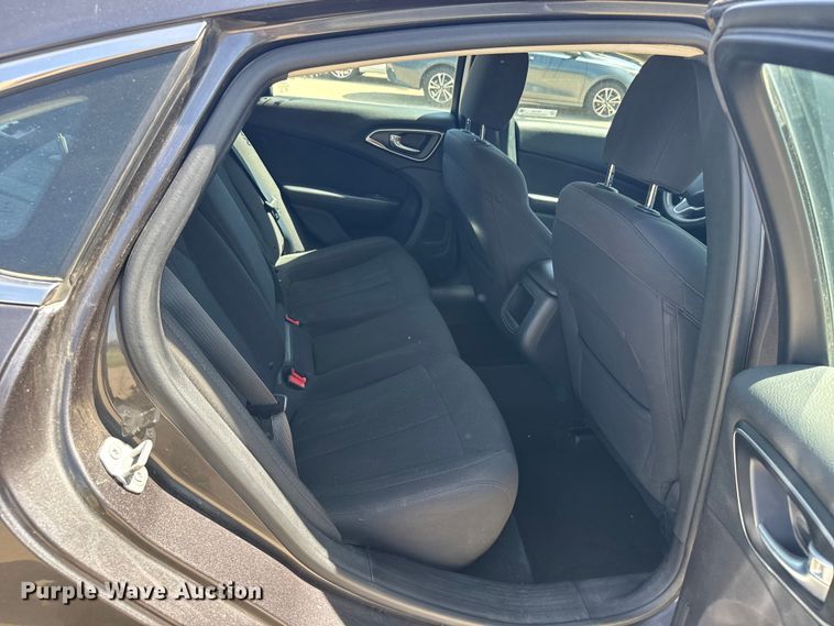image for item FB7443 2016 Chrysler 200 