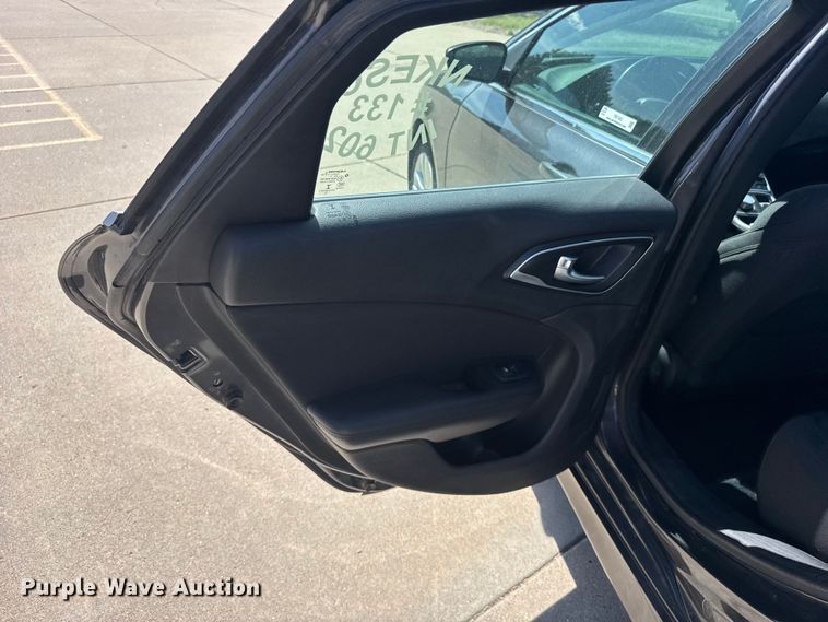 image for item FB7443 2016 Chrysler 200 