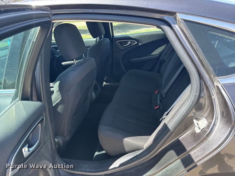 image for item FB7443 2016 Chrysler 200 
