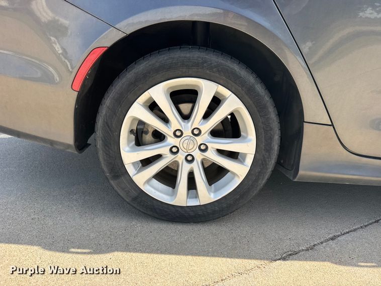 image for item FB7443 2016 Chrysler 200 