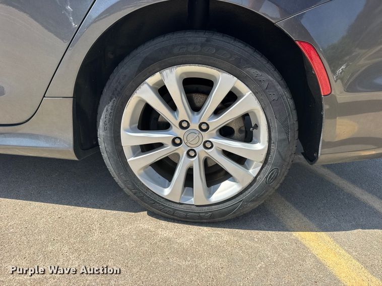 image for item FB7443 2016 Chrysler 200 