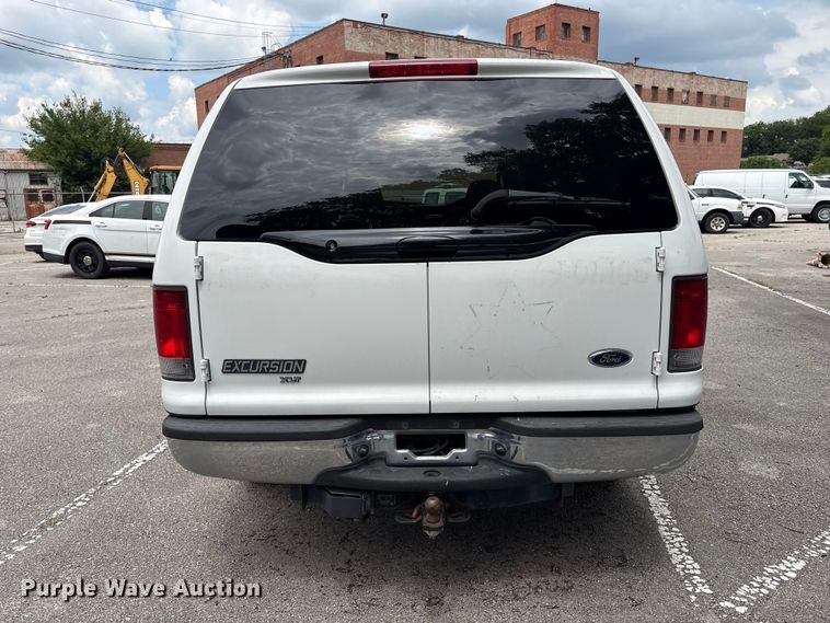 image for item FB8752 2005 Ford Excursion SUV