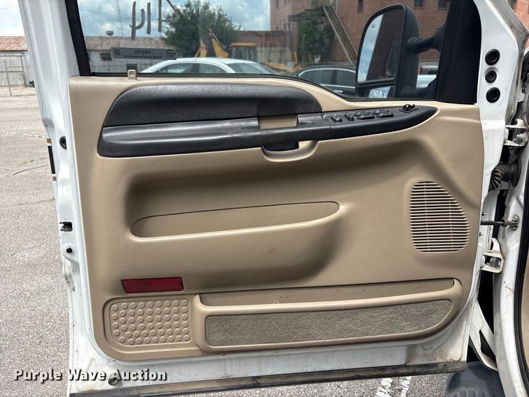 image for item FB8752 2005 Ford Excursion SUV