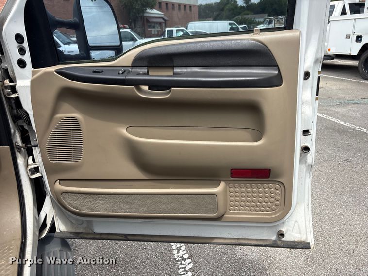 image for item FB8752 2005 Ford Excursion SUV