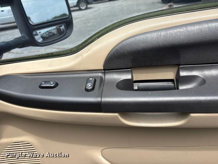image for item FB8752 2005 Ford Excursion SUV