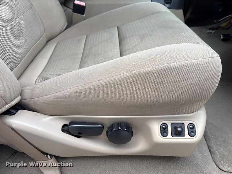 image for item FB8752 2005 Ford Excursion SUV