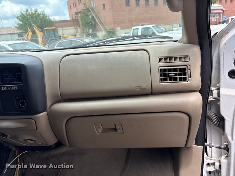 image for item FB8752 2005 Ford Excursion SUV