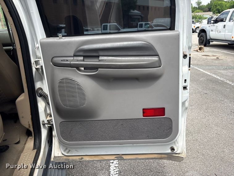image for item FB8752 2005 Ford Excursion SUV