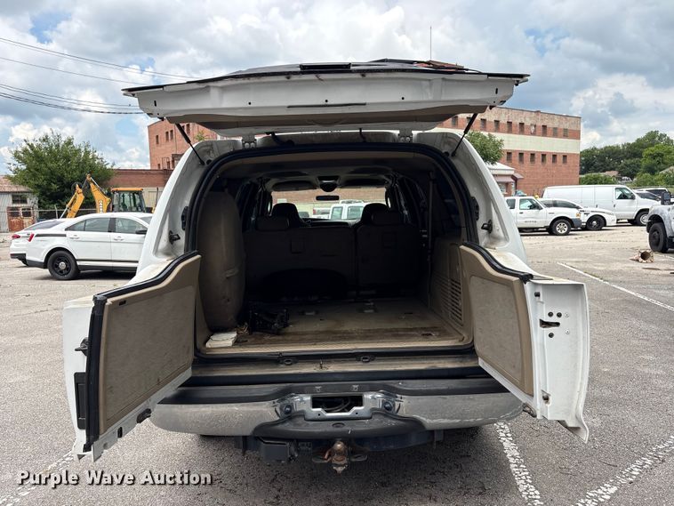 image for item FB8752 2005 Ford Excursion SUV