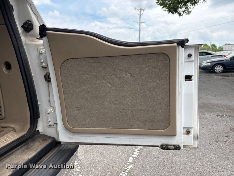 image for item FB8752 2005 Ford Excursion SUV