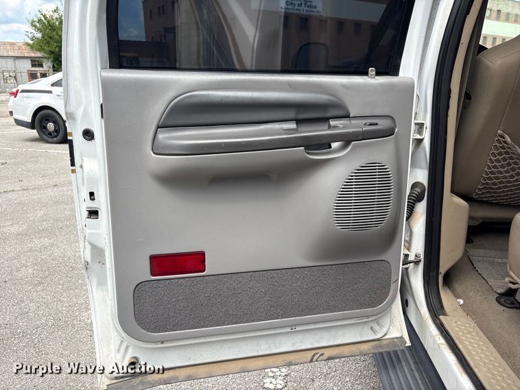 image for item FB8752 2005 Ford Excursion SUV