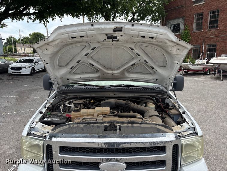 image for item FB8752 2005 Ford Excursion SUV