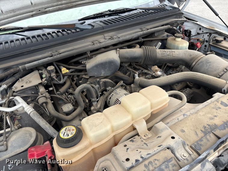 image for item FB8752 2005 Ford Excursion SUV