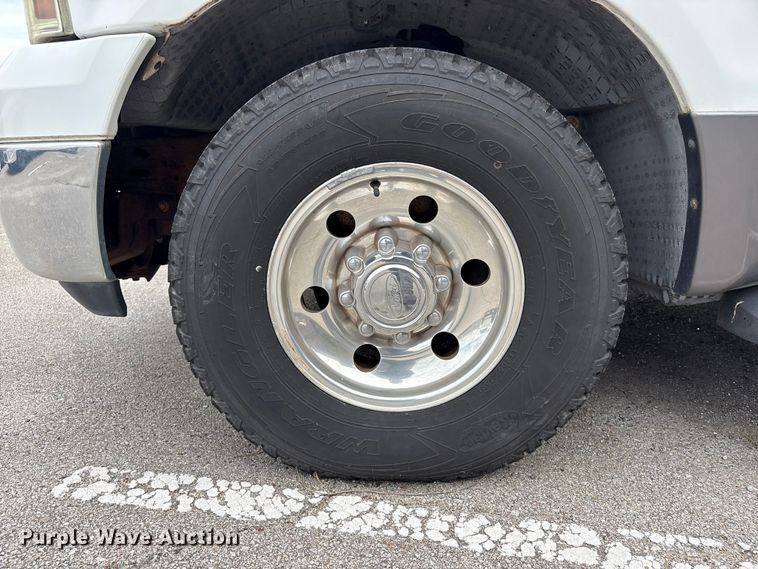 image for item FB8752 2005 Ford Excursion SUV