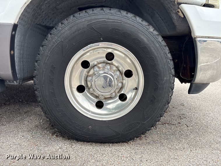 image for item FB8752 2005 Ford Excursion SUV