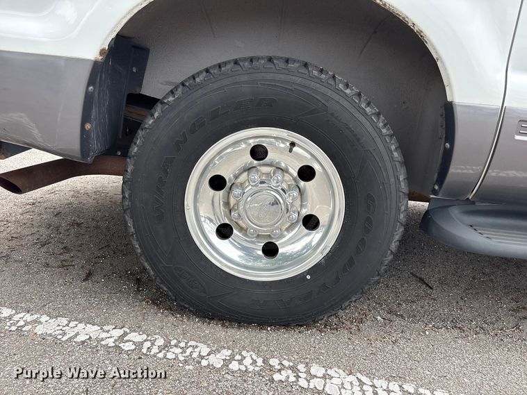 image for item FB8752 2005 Ford Excursion SUV