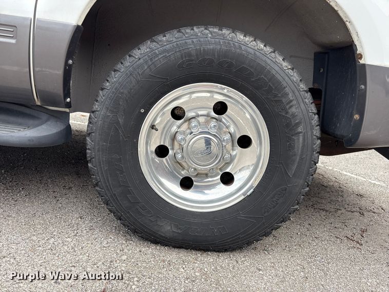 image for item FB8752 2005 Ford Excursion SUV