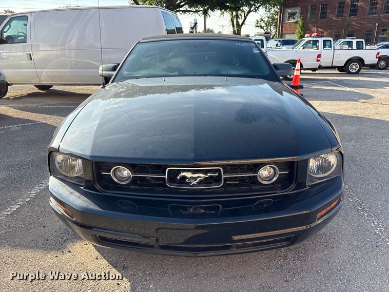 image for item FB8755 2008 Ford Mustang convertible