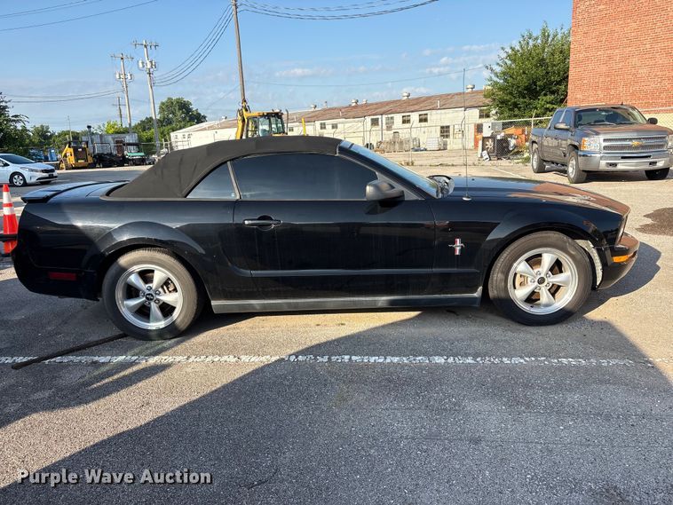 image for item FB8755 2008 Ford Mustang convertible