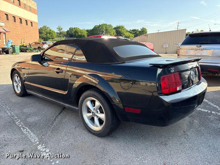 image for item FB8755 2008 Ford Mustang convertible