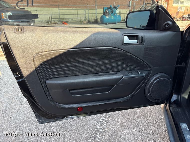 image for item FB8755 2008 Ford Mustang convertible