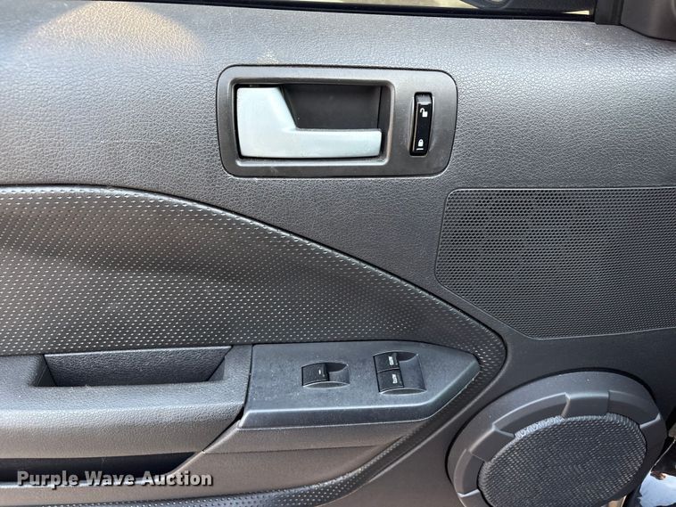 image for item FB8755 2008 Ford Mustang convertible