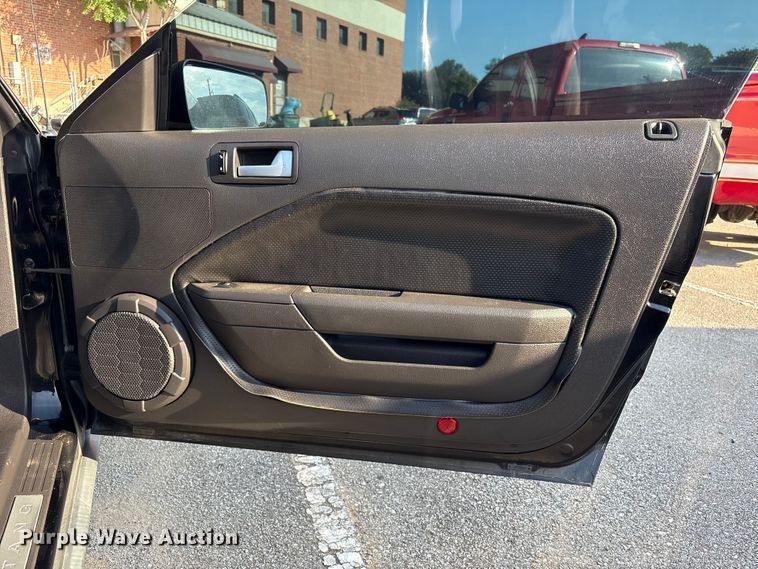 image for item FB8755 2008 Ford Mustang convertible