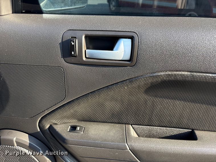 image for item FB8755 2008 Ford Mustang convertible