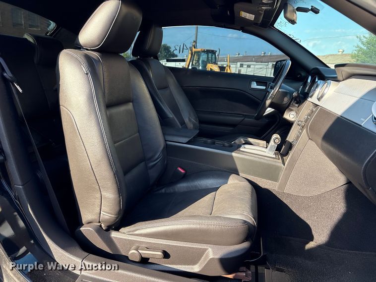image for item FB8755 2008 Ford Mustang convertible