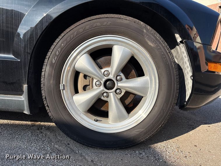 image for item FB8755 2008 Ford Mustang convertible