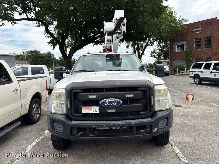 image for item FB8756 2011 Ford F550 Super Duty bucket truck