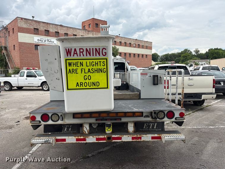 image for item FB8756 2011 Ford F550 Super Duty bucket truck