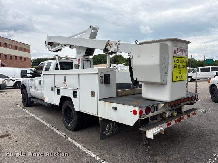 image for item FB8756 2011 Ford F550 Super Duty bucket truck