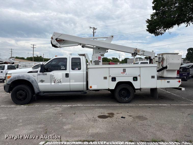 image for item FB8756 2011 Ford F550 Super Duty bucket truck