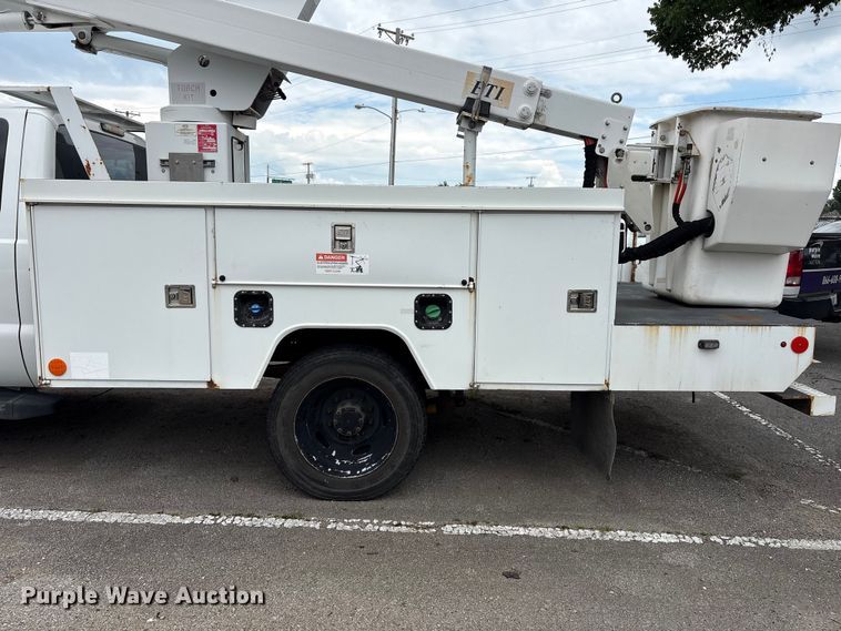 image for item FB8756 2011 Ford F550 Super Duty bucket truck