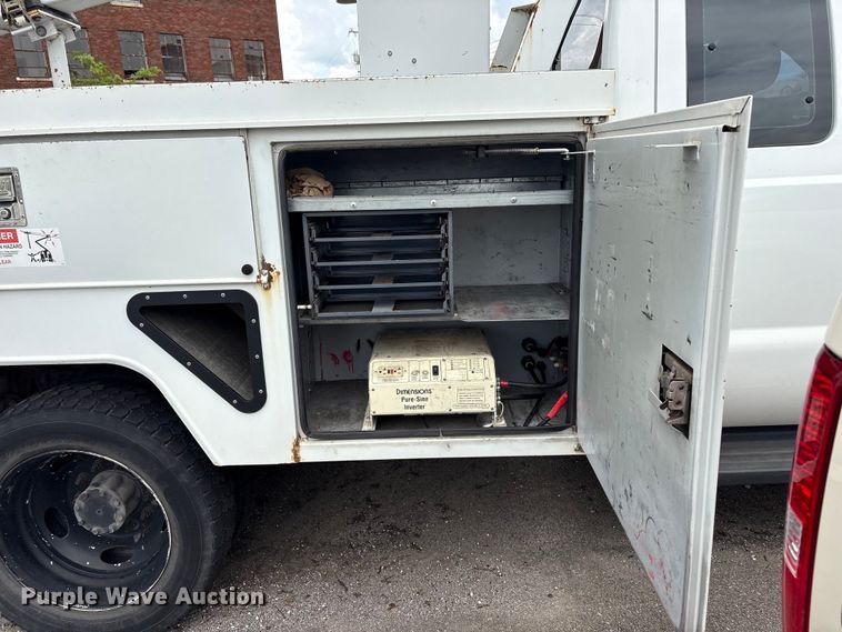 image for item FB8756 2011 Ford F550 Super Duty bucket truck