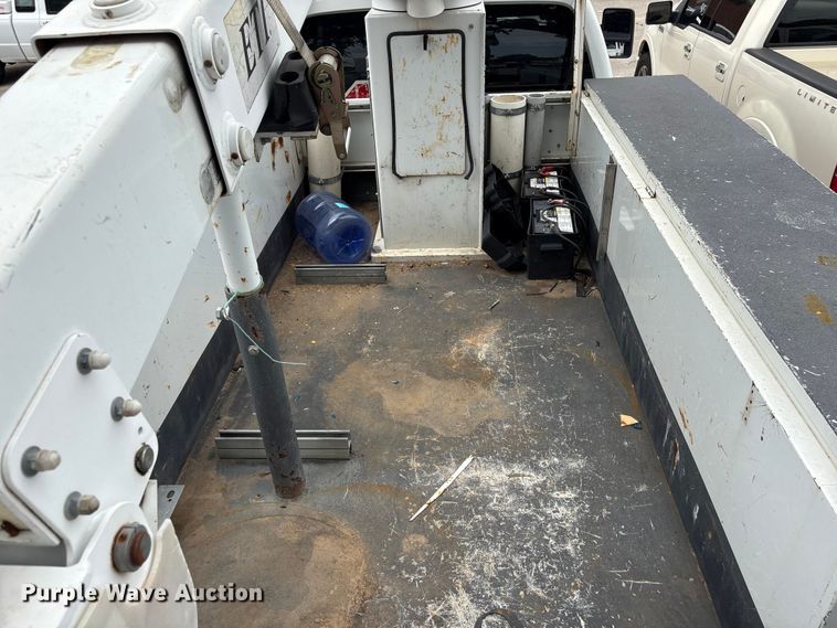 image for item FB8756 2011 Ford F550 Super Duty bucket truck