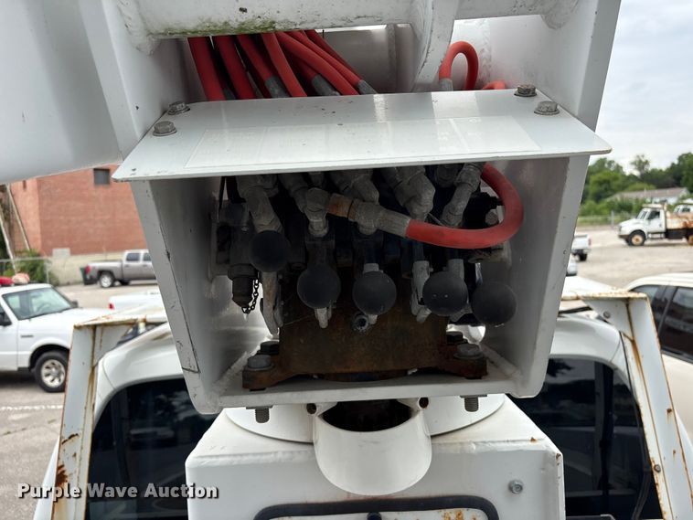 image for item FB8756 2011 Ford F550 Super Duty bucket truck
